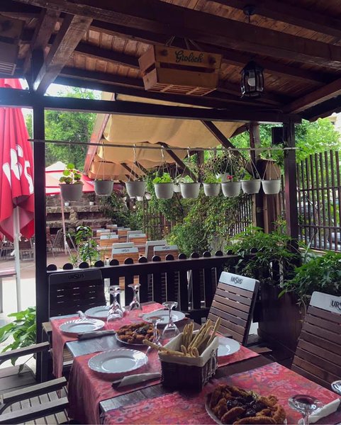 La Machedoni - Restaurant cu specific traditional romanesc si american